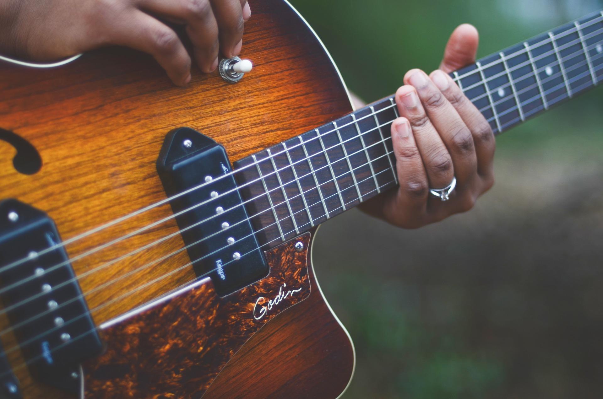 Guide to Guitar Rhythm Strumming Patterns for Beginners