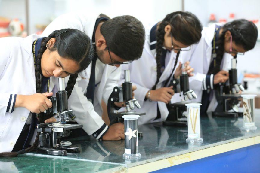 A Guide to Find the Best Biology Teachers in Kolkata